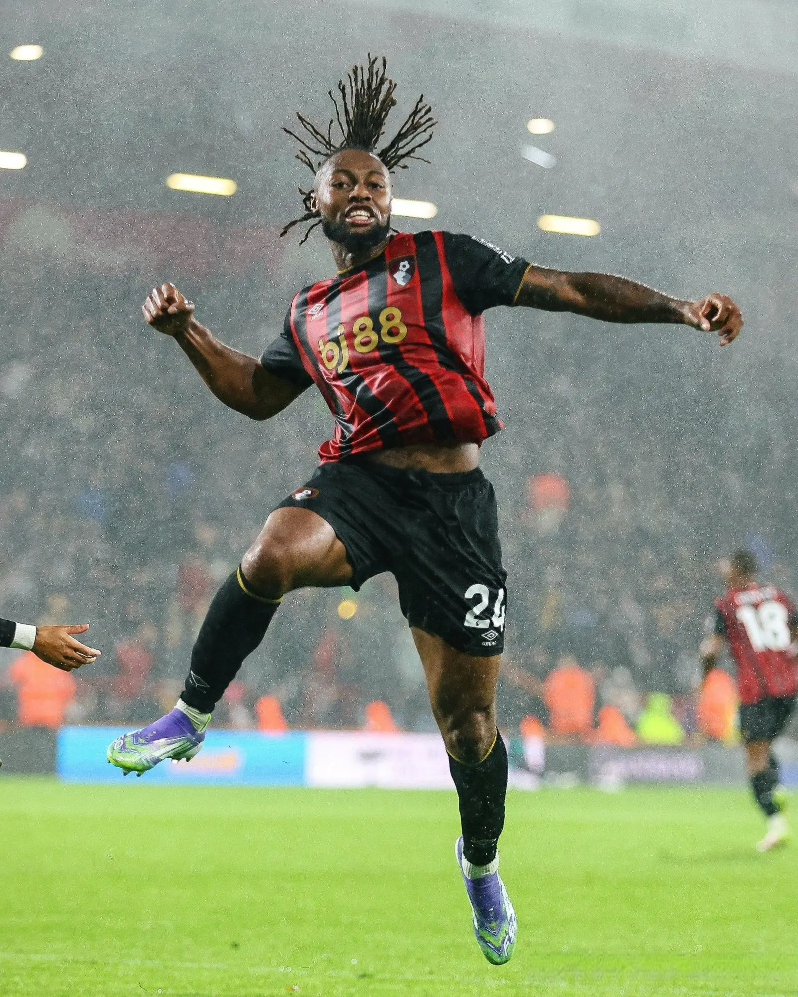 出足球圈整, 岁时 出足球圈整, 岁时