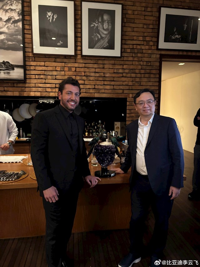 车极速纪录, 登顶全球汽, 成为首款闯 车极速纪录, 登顶全球汽, 成为首款闯